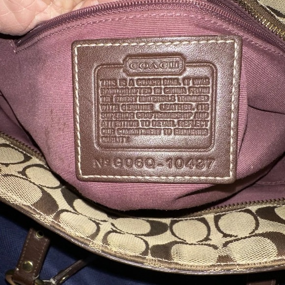 COACH- Vintage LEGACY bag.  Limited Holiday Release.  VERY nice pre-loved bag. - Picture 4 of 15